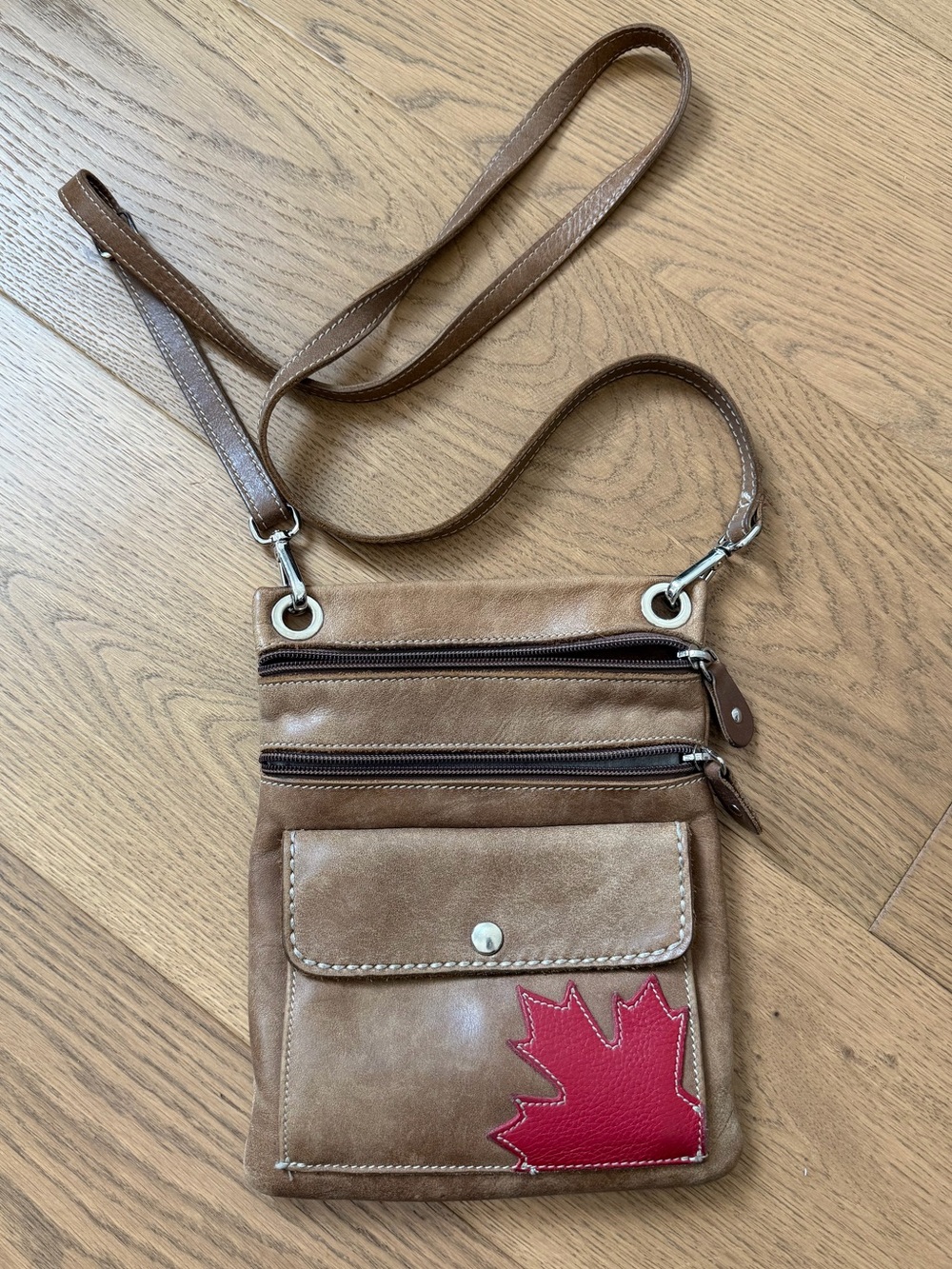 Roots Red Maple Leaf Urban Pouch - Brown Tribe Leather - EUC